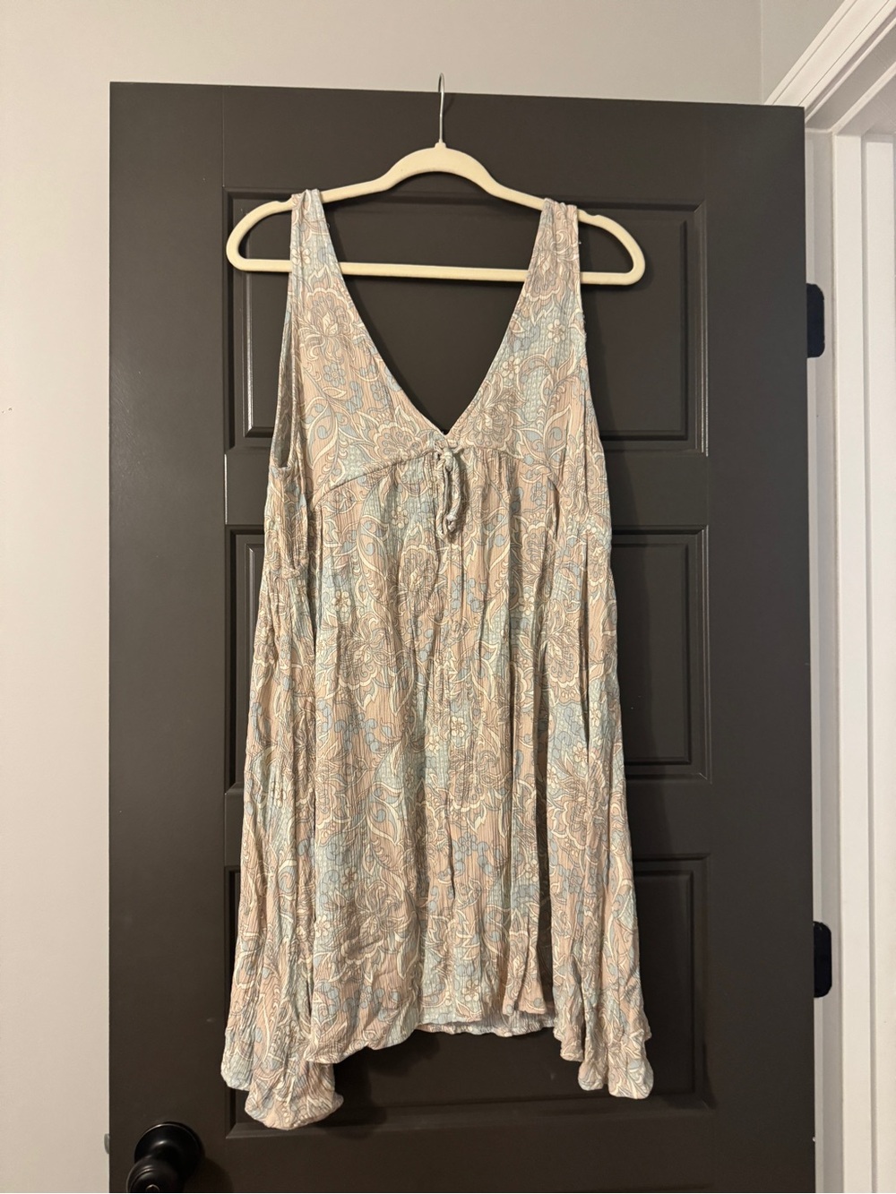 Sleeveless Paisley V-Neck Mini Dress - Beige & Light Blue